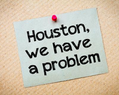 Post-it note saying 'Houston, we have a problem'