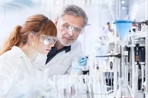technicians-collaborating-in-a-lab